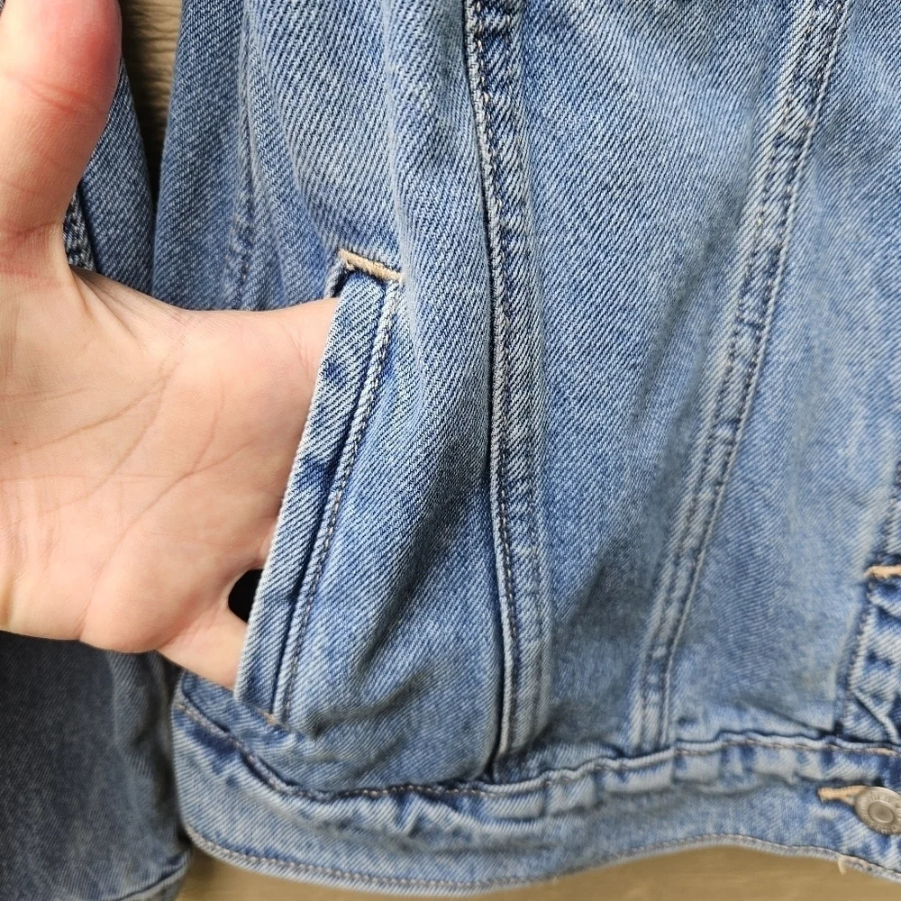 Old Navy medium wash Classic Jean Jacket size medium